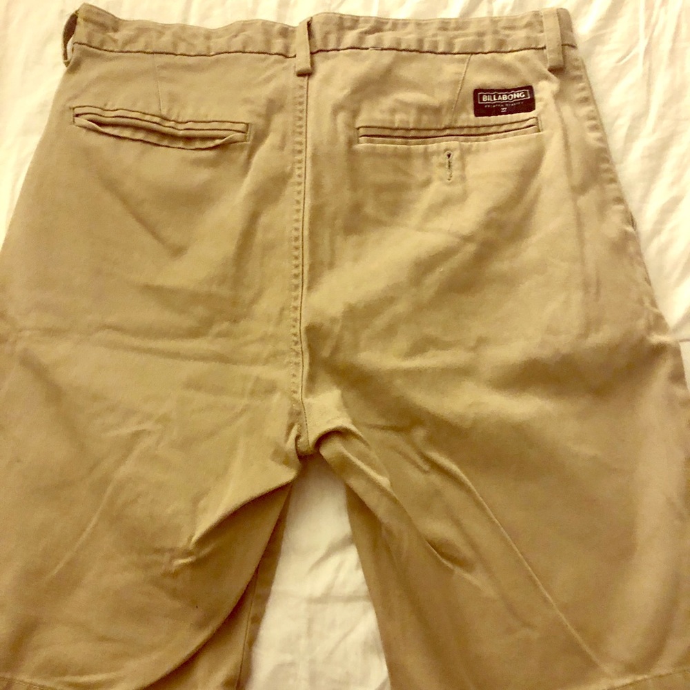Men’s  32 waist Billabong crossfire khaki shorts